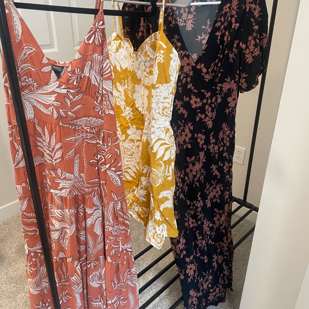 Bundle of 3 Floral Target Dresses midi & mini, size Small